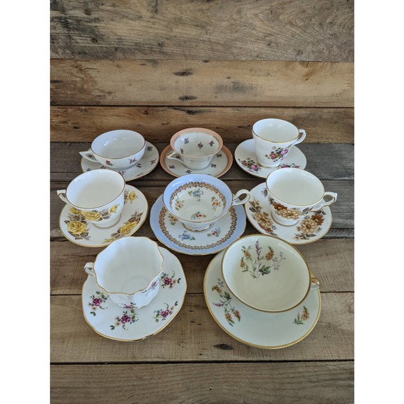 Vintage Queen Anne Bone China Teacup and Saucer Made in England - Picture 6 of 6